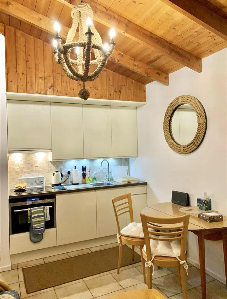 Harbour Haven: Spectacular Views Apartment Porthmadog Luaran gambar
