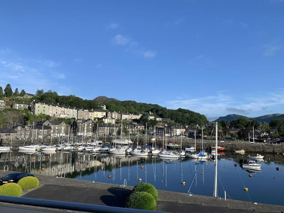 Harbour Haven: Spectacular Views Apartment Porthmadog Luaran gambar